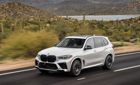2020 BMW X5 M Competition (Color: Mineral White; US-Spec) Front Three-Quarter Wallpapers 450x275 (138)