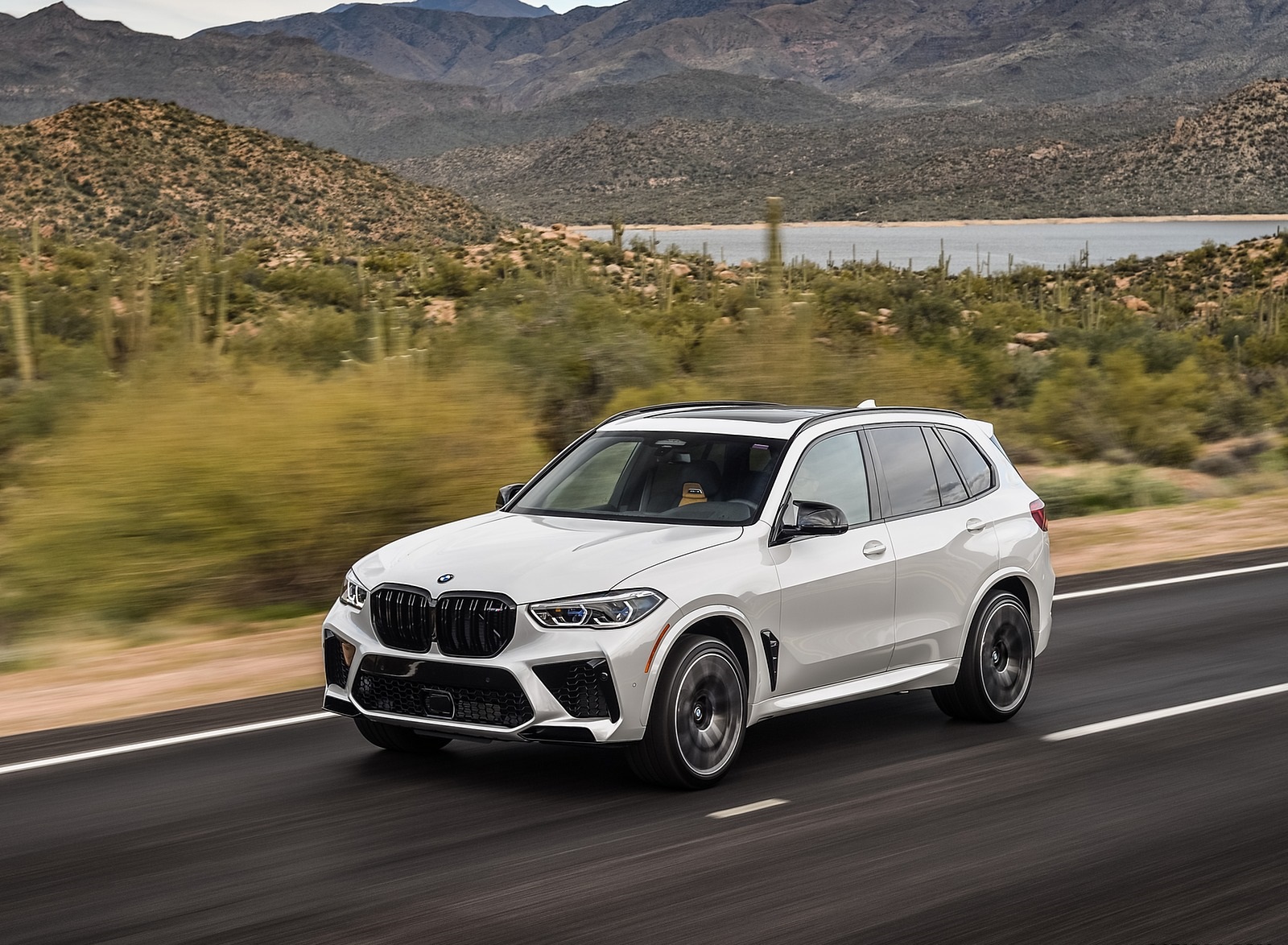 2020 BMW X5 M Competition (Color: Mineral White; US-Spec) Front Three-Quarter Wallpapers #138 of 196