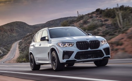 2020 BMW X5 M Competition (Color: Mineral White; US-Spec) Front Three-Quarter Wallpapers 450x275 (129)