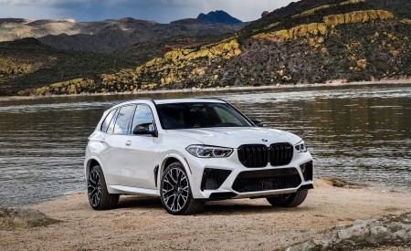 2020 BMW X5 M Competition (Color: Mineral White; US-Spec) Front Three-Quarter Wallpapers 450x275 (171)