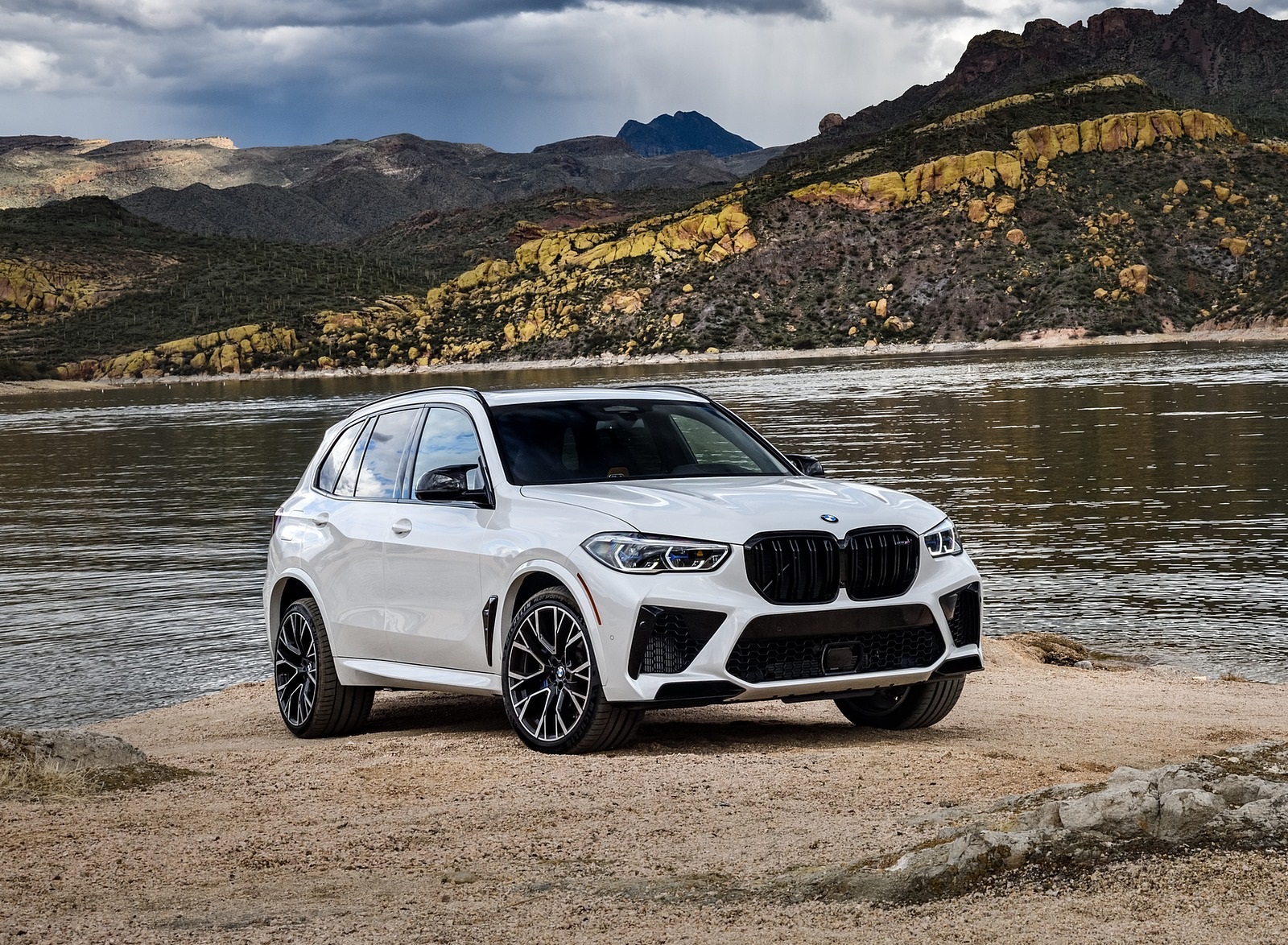 2020 BMW X5 M Competition (Color: Mineral White; US-Spec) Front Three-Quarter Wallpapers #171 of 196