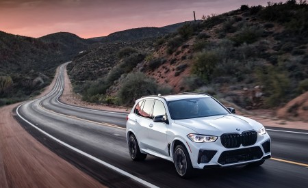 2020 BMW X5 M Competition (Color: Mineral White; US-Spec) Front Three-Quarter Wallpapers 450x275 (130)