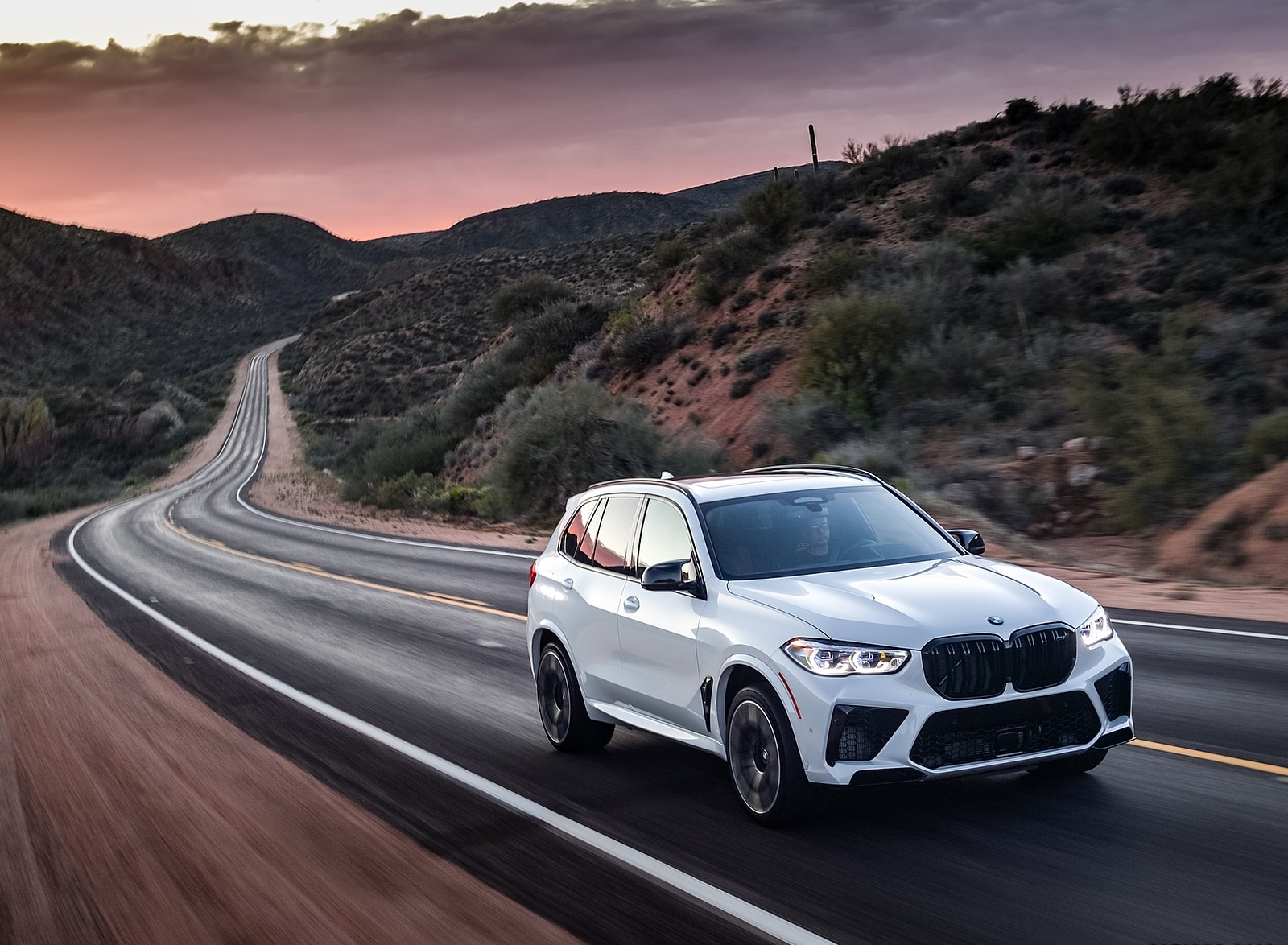 2020 BMW X5 M Competition (Color: Mineral White; US-Spec) Front Three-Quarter Wallpapers #130 of 196