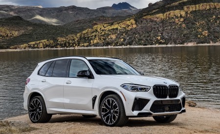 2020 BMW X5 M Competition (Color: Mineral White; US-Spec) Front Three-Quarter Wallpapers 450x275 (172)