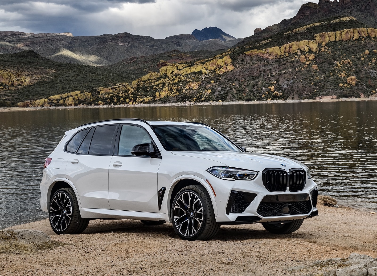 2020 BMW X5 M Competition (Color: Mineral White; US-Spec) Front Three-Quarter Wallpapers #172 of 196