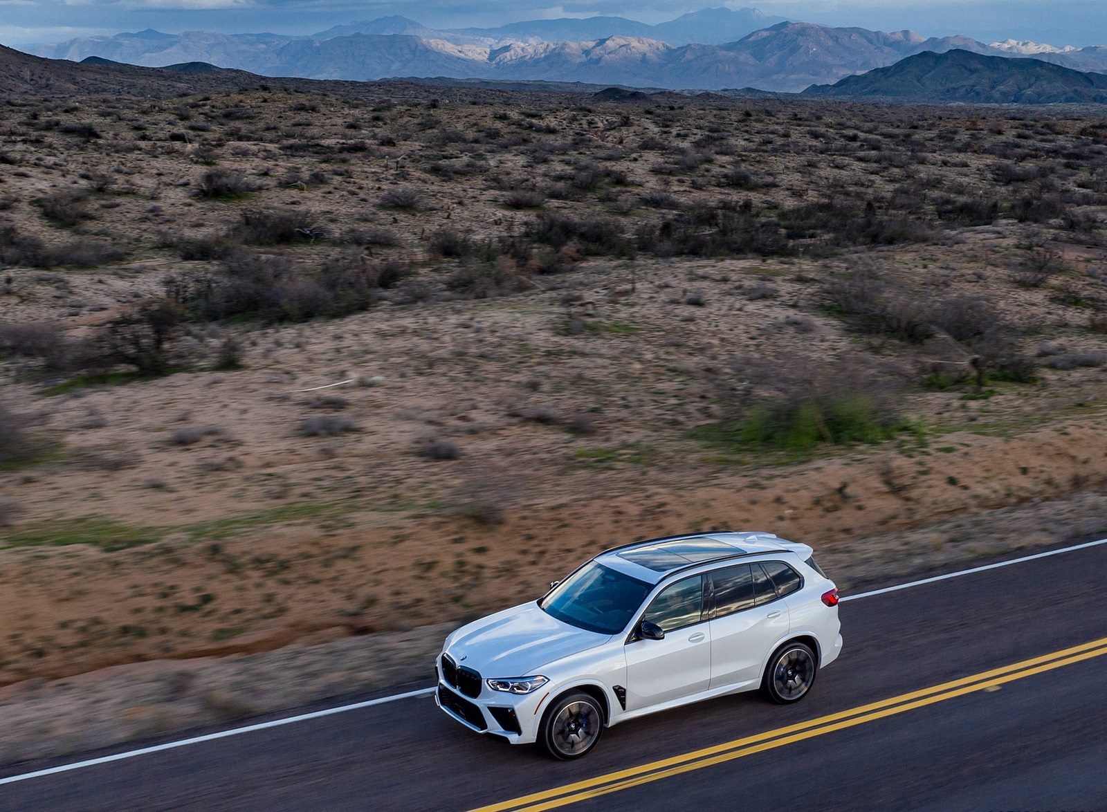 2020 BMW X5 M Competition (Color: Mineral White; US-Spec) Front Three-Quarter Wallpapers #141 of 196