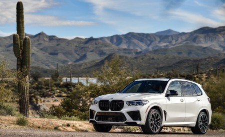 2020 BMW X5 M Competition (Color: Mineral White; US-Spec) Front Three-Quarter Wallpapers 450x275 (174)