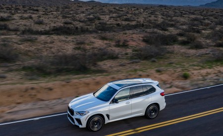 2020 BMW X5 M Competition (Color: Mineral White; US-Spec) Front Three-Quarter Wallpapers 450x275 (142)