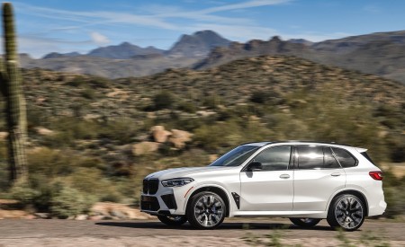 2020 BMW X5 M Competition (Color: Mineral White; US-Spec) Front Three-Quarter Wallpapers 450x275 (162)