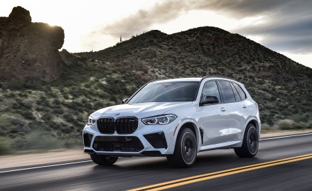 2020 BMW X5 M Competition (Color: Mineral White; US-Spec) Front Three-Quarter Wallpapers 450x275 (143)