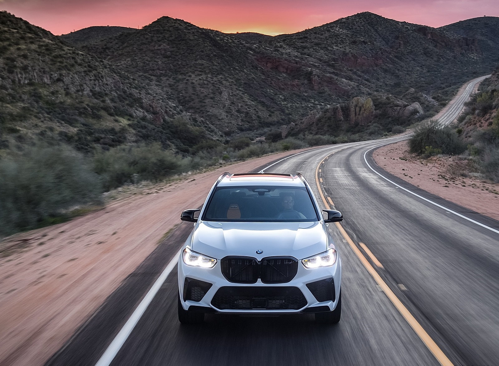 2020 BMW X5 M Competition (Color: Mineral White; US-Spec) Front Wallpapers #132 of 196