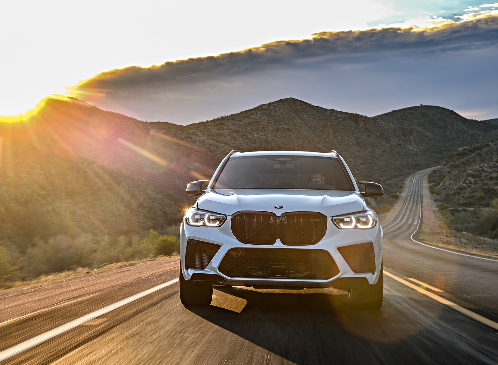 2020 BMW X5 M Competition (Color: Mineral White; US-Spec) Front Wallpapers #135 of 196