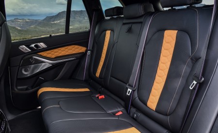 2020 BMW X5 M Competition (Color: Mineral White; US-Spec) Interior Rear Seats Wallpapers 450x275 (194)