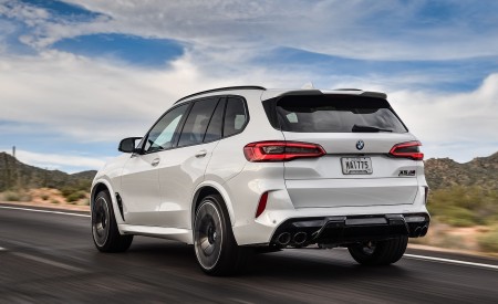 2020 BMW X5 M Competition (Color: Mineral White; US-Spec) Rear Three-Quarter Wallpapers 450x275 (161)