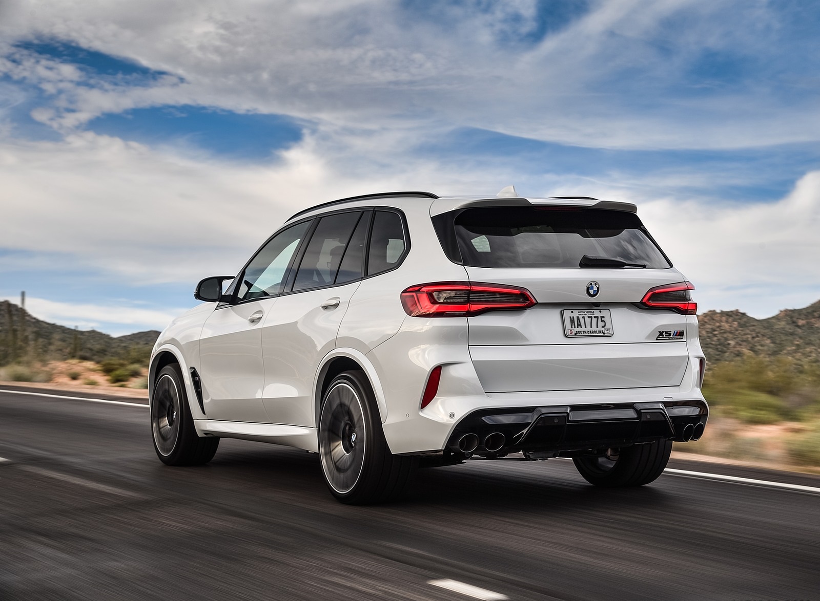 2020 BMW X5 M Competition (Color: Mineral White; US-Spec) Rear Three-Quarter Wallpapers #161 of 196