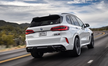 2020 BMW X5 M Competition (Color: Mineral White; US-Spec) Rear Three-Quarter Wallpapers 450x275 (145)