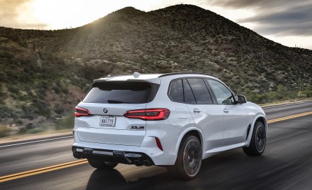2020 BMW X5 M Competition (Color: Mineral White; US-Spec) Rear Three-Quarter Wallpapers 450x275 (147)