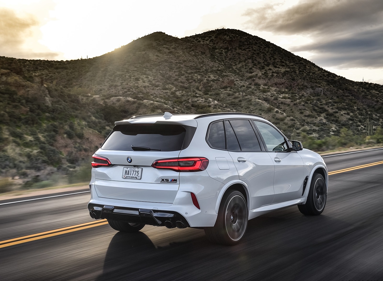 2020 BMW X5 M Competition (Color: Mineral White; US-Spec) Rear Three-Quarter Wallpapers #147 of 196