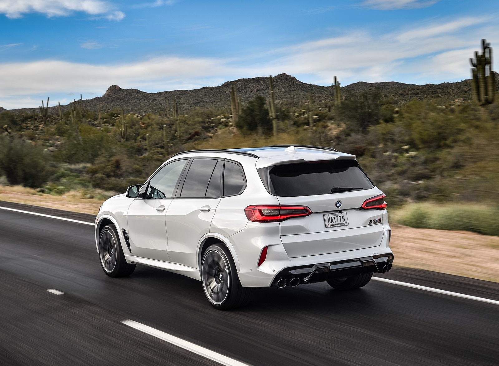 2020 BMW X5 M Competition (Color: Mineral White; US-Spec) Rear Three-Quarter Wallpapers #155 of 196