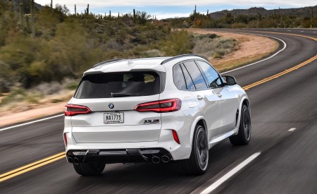 2020 BMW X5 M Competition (Color: Mineral White; US-Spec) Rear Three-Quarter Wallpapers 450x275 (148)
