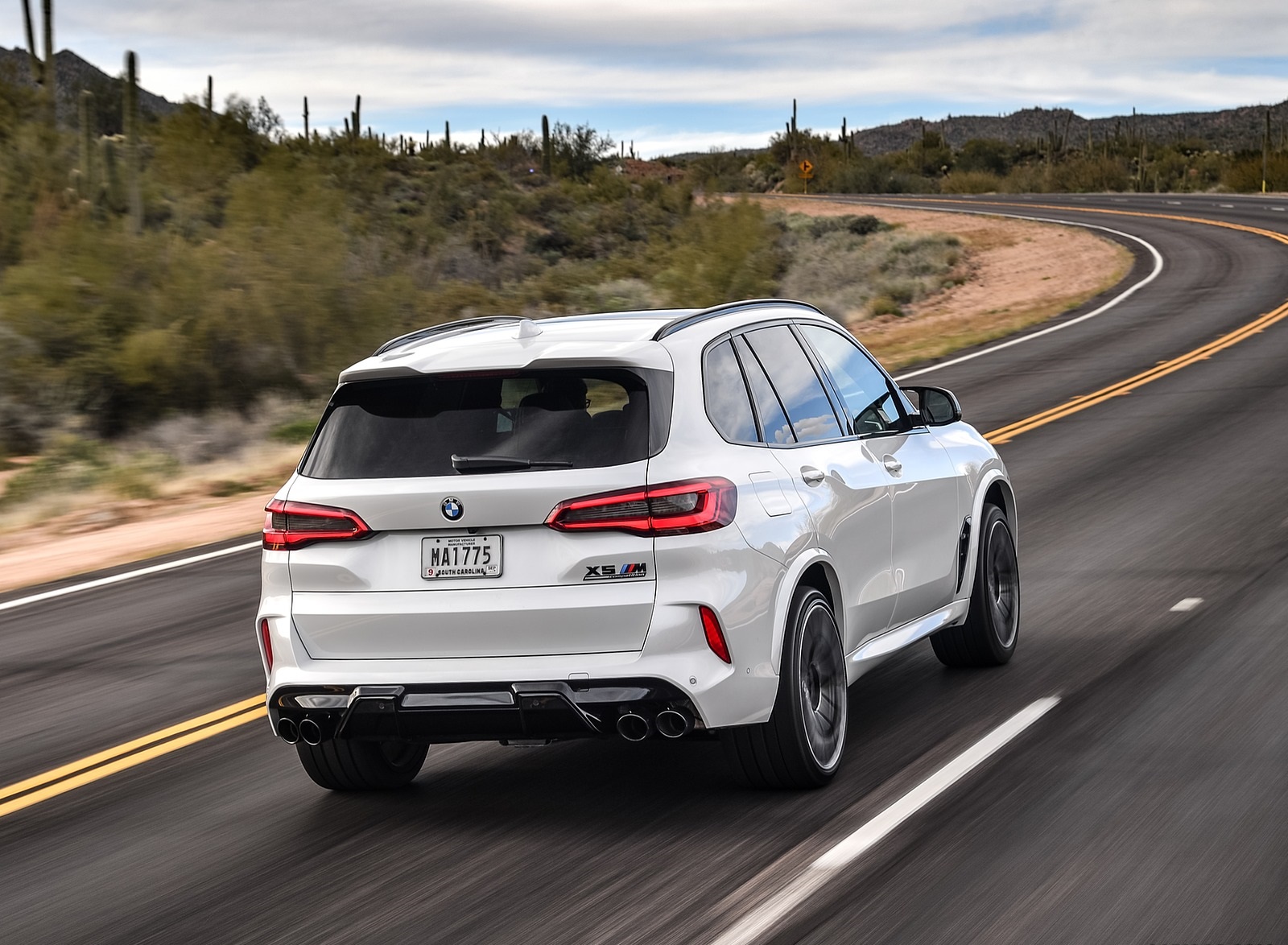 2020 BMW X5 M Competition (Color: Mineral White; US-Spec) Rear Three-Quarter Wallpapers #148 of 196