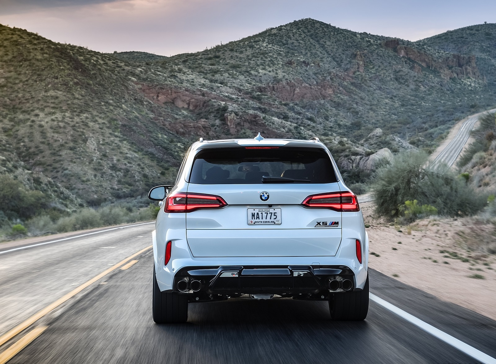 2020 BMW X5 M Competition (Color: Mineral White; US-Spec) Rear Wallpapers #164 of 196