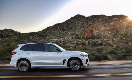 2020 BMW X5 M Competition (Color: Mineral White; US-Spec) Side Wallpapers 450x275 (165)