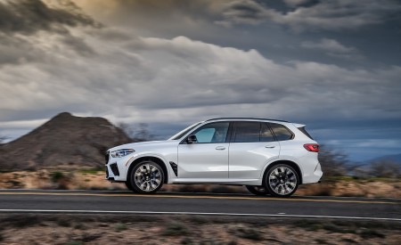 2020 BMW X5 M Competition (Color: Mineral White; US-Spec) Side Wallpapers 450x275 (154)