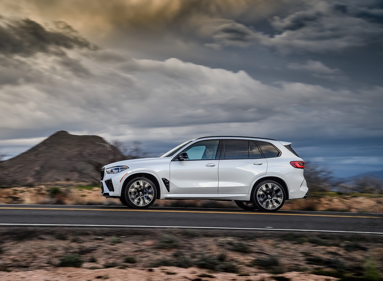 BMW x5 белый перламутр