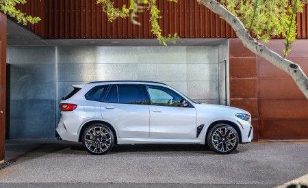 2020 BMW X5 M Competition (Color: Mineral White; US-Spec) Side Wallpapers 450x275 (179)