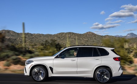 2020 BMW X5 M Competition (Color: Mineral White; US-Spec) Side Wallpapers 450x275 (168)