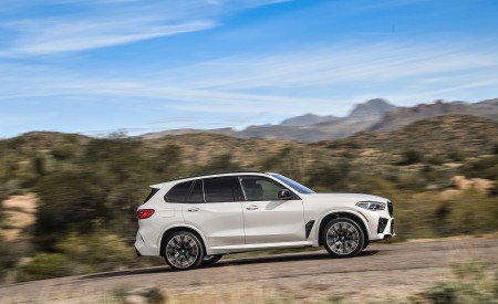 2020 BMW X5 M Competition (Color: Mineral White; US-Spec) Side Wallpapers 450x275 (169)