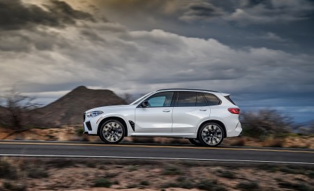 2020 BMW X5 M Competition (Color: Mineral White; US-Spec) Side Wallpapers 450x275 (150)