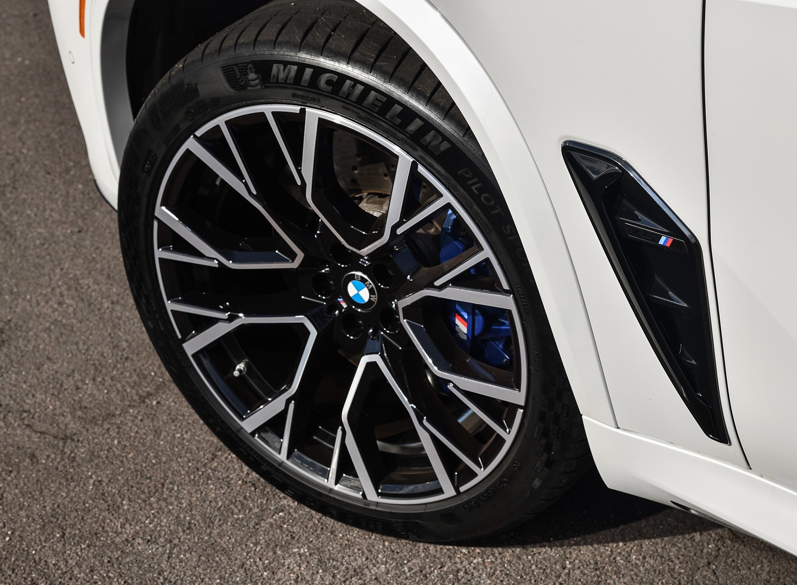 2020 BMW X5 M Competition (Color: Mineral White; US-Spec) Wheel Wallpapers #181 of 196