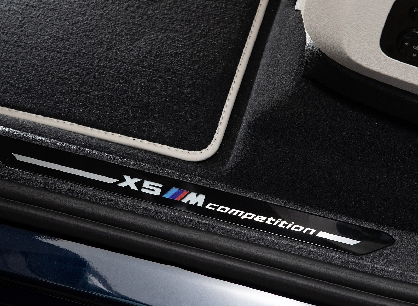 2020 BMW X5 M Competition (Color: Tanzanit Blue Metallic; US-Spec) Door Sill Wallpapers #86 of 196
