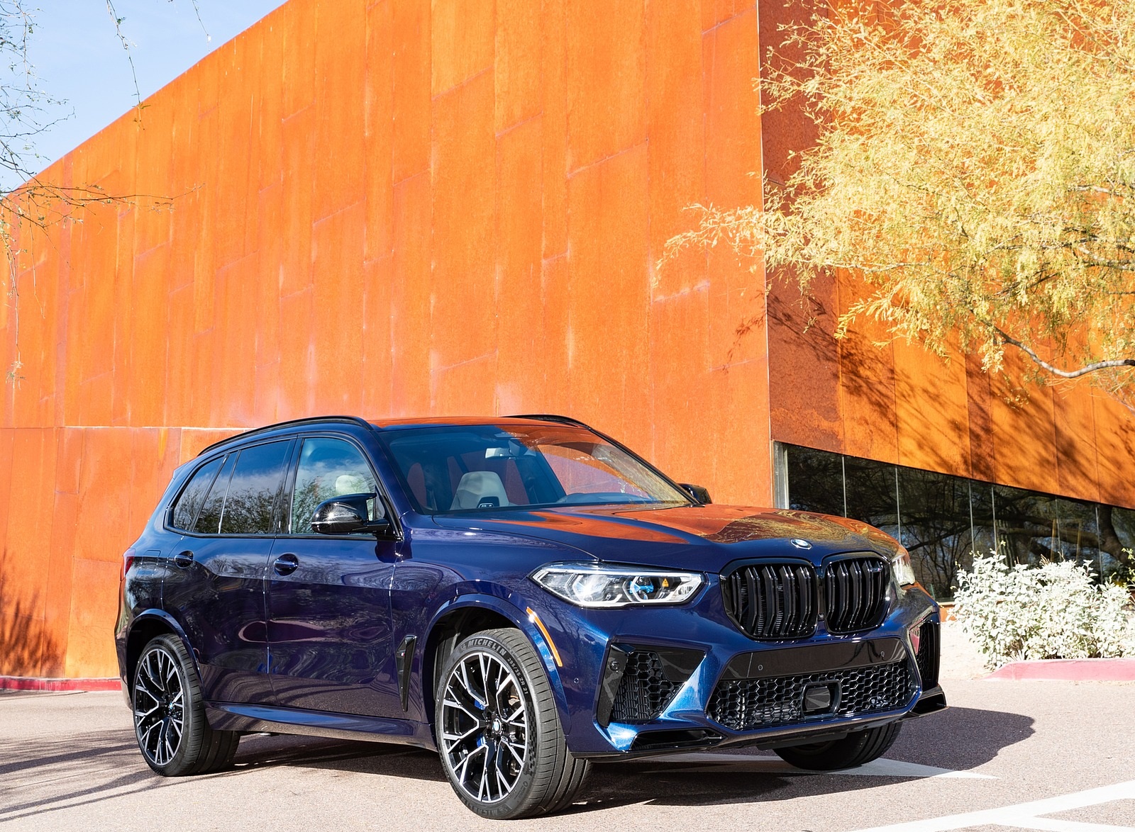 2020 BMW X5 M Competition (Color: Tanzanit Blue Metallic; US-Spec) Front Three-Quarter Wallpapers #57 of 196