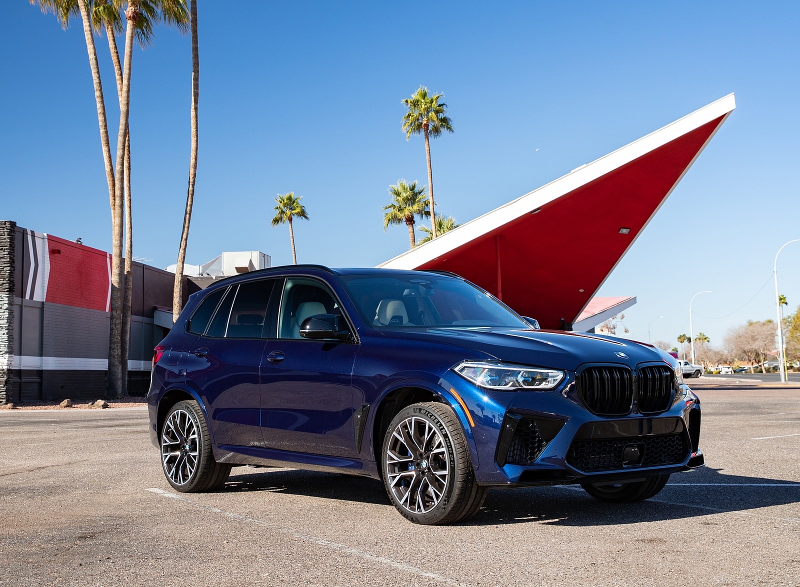 2020 BMW X5 M Competition (Color: Tanzanit Blue Metallic; US-Spec) Front Three-Quarter Wallpapers #49 of 196