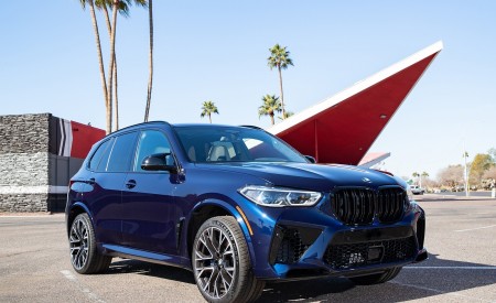 2020 BMW X5 M Competition (Color: Tanzanit Blue Metallic; US-Spec) Front Three-Quarter Wallpapers 450x275 (50)