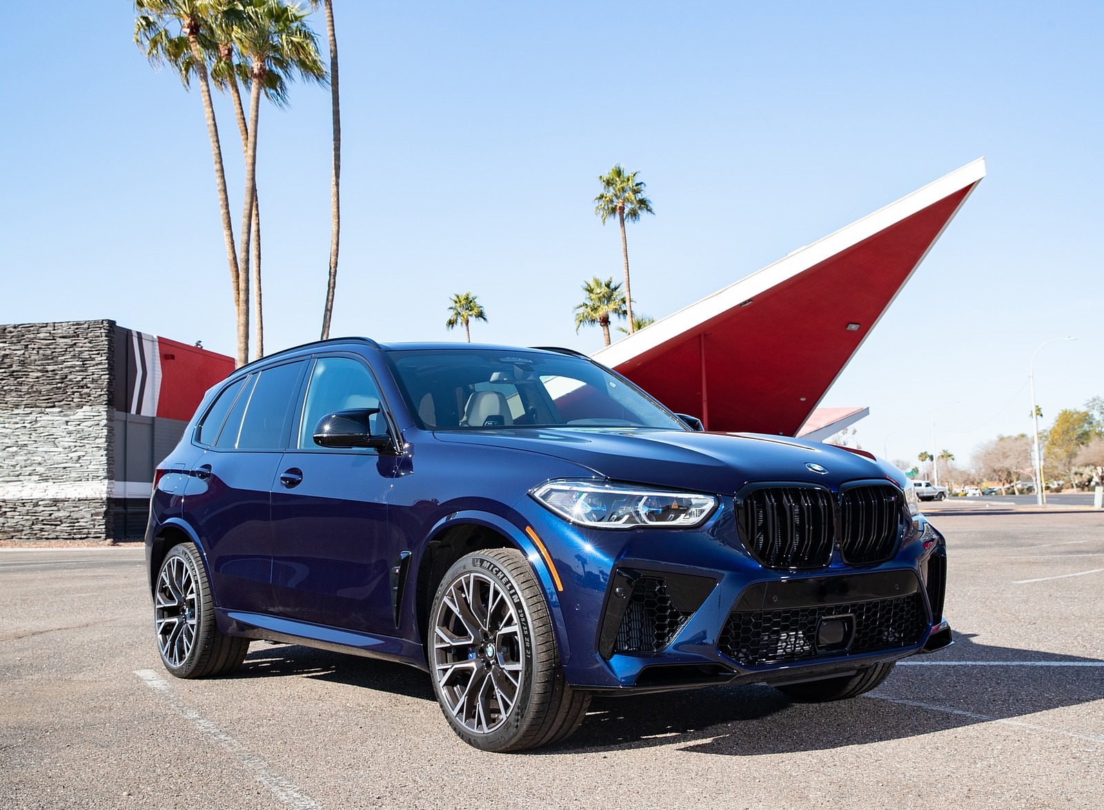 2020 BMW X5 M Competition (Color: Tanzanit Blue Metallic; US-Spec) Front Three-Quarter Wallpapers #50 of 196