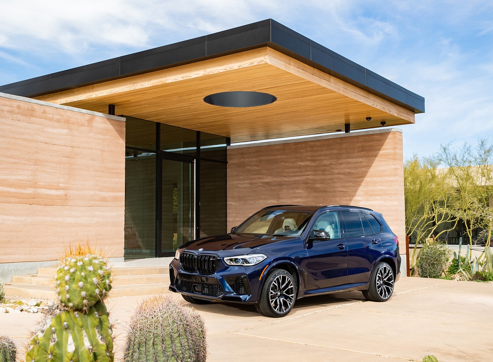 2020 BMW X5 M Competition (Color: Tanzanit Blue Metallic; US-Spec) Front Three-Quarter Wallpapers #51 of 196
