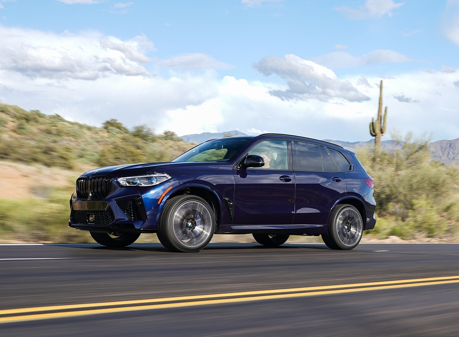 2020 BMW X5 M Competition (Color: Tanzanit Blue Metallic; US-Spec) Front Three-Quarter Wallpapers #21 of 196