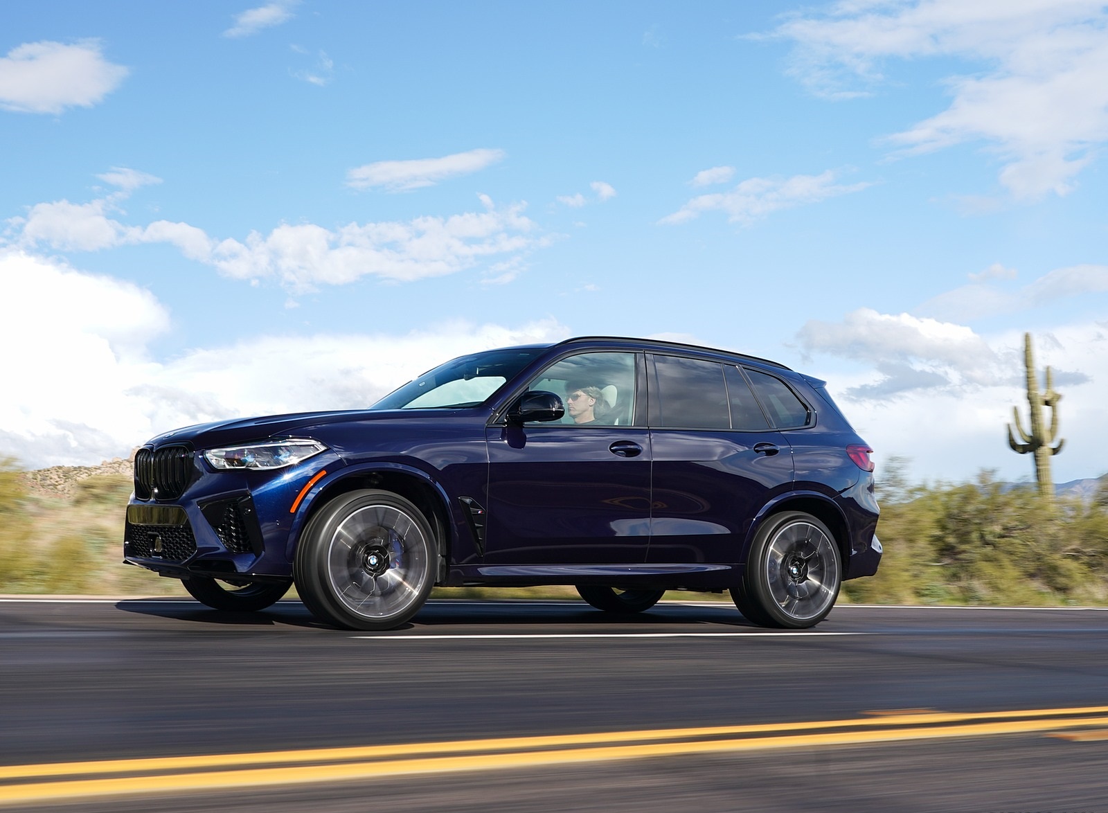 2020 BMW X5 M Competition (Color: Tanzanit Blue Metallic; US-Spec) Front Three-Quarter Wallpapers #22 of 196