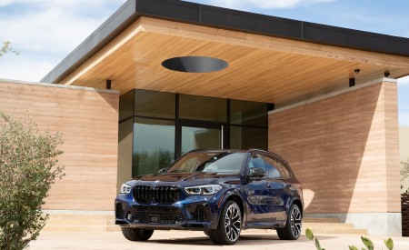 2020 BMW X5 M Competition (Color: Tanzanit Blue Metallic; US-Spec) Front Three-Quarter Wallpapers 450x275 (54)