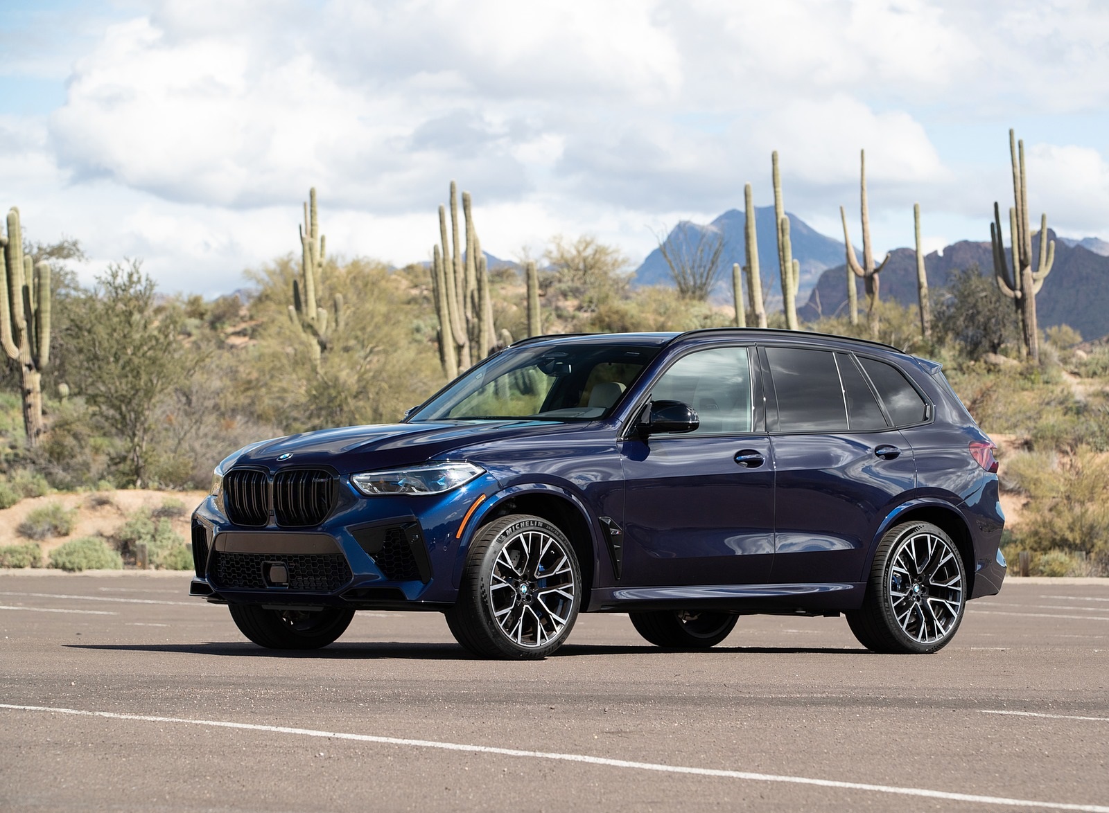 2020 BMW X5 M Competition (Color: Tanzanit Blue Metallic; US-Spec) Front Three-Quarter Wallpapers #67 of 196