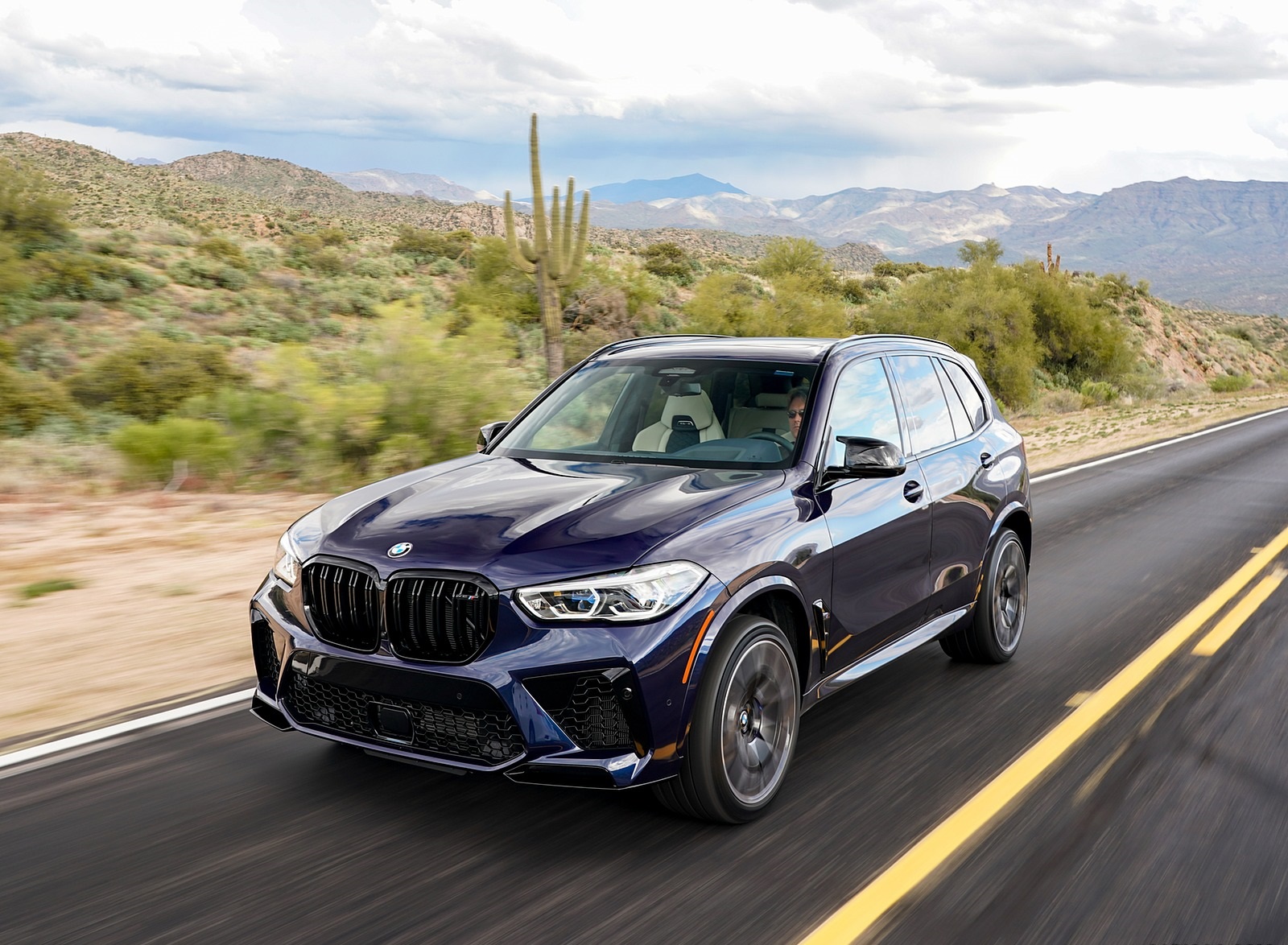 2020 BMW X5 M Competition (Color: Tanzanit Blue Metallic; US-Spec) Front Three-Quarter Wallpapers #24 of 196