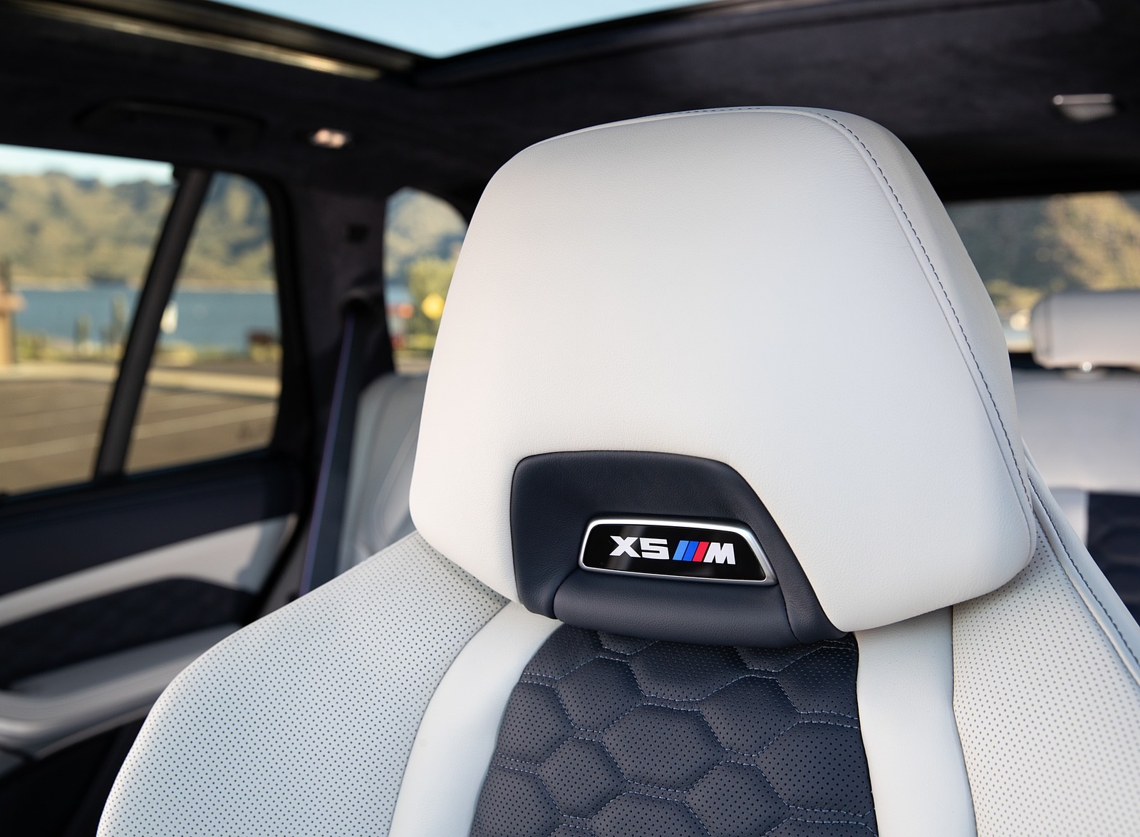 2020 BMW X5 M Competition (Color: Tanzanit Blue Metallic; US-Spec) Interior Seats Wallpapers #112 of 196