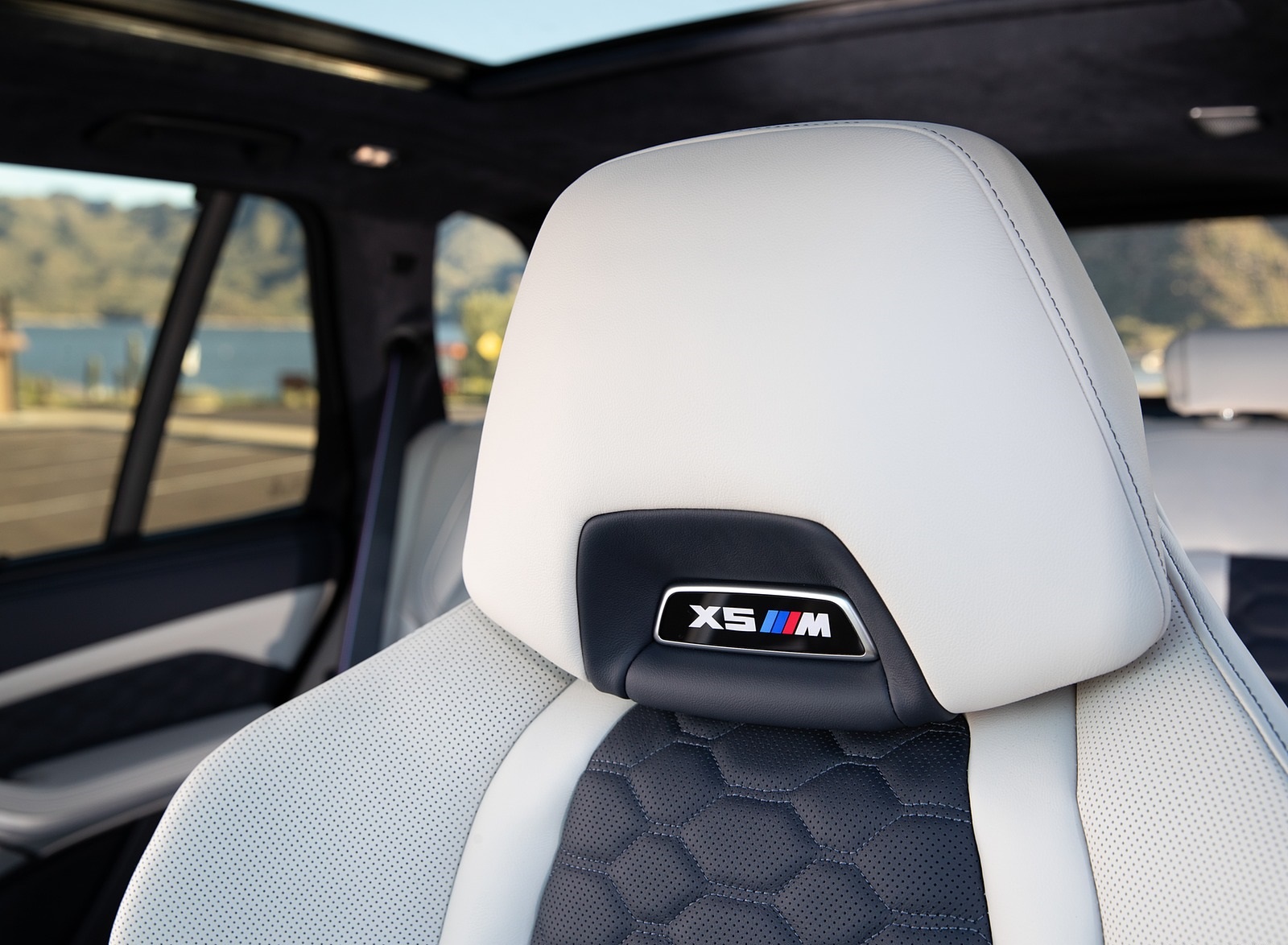 2020 BMW X5 M Competition (Color: Tanzanit Blue Metallic; US-Spec
