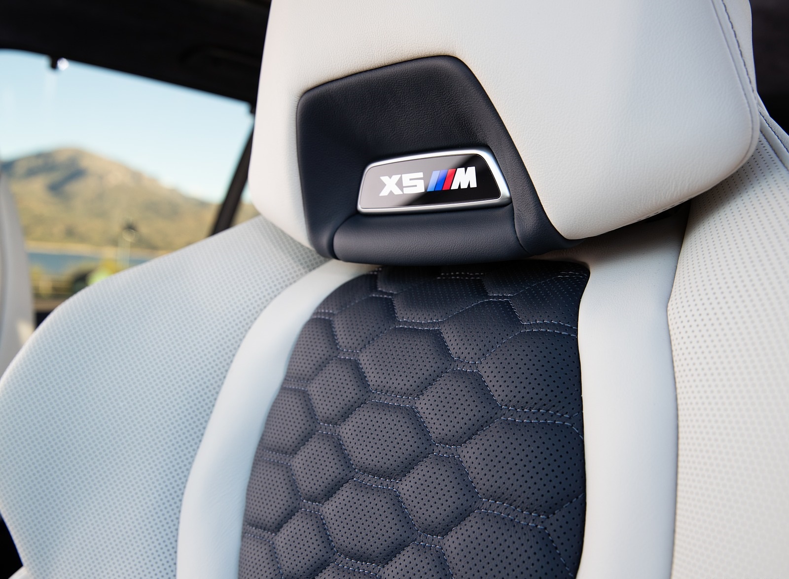 2020 BMW X5 M Competition (Color: Tanzanit Blue Metallic; US-Spec) Interior Seats Wallpapers #113 of 196