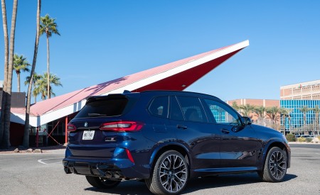 2020 BMW X5 M Competition (Color: Tanzanit Blue Metallic; US-Spec) Rear Three-Quarter Wallpapers 450x275 (69)
