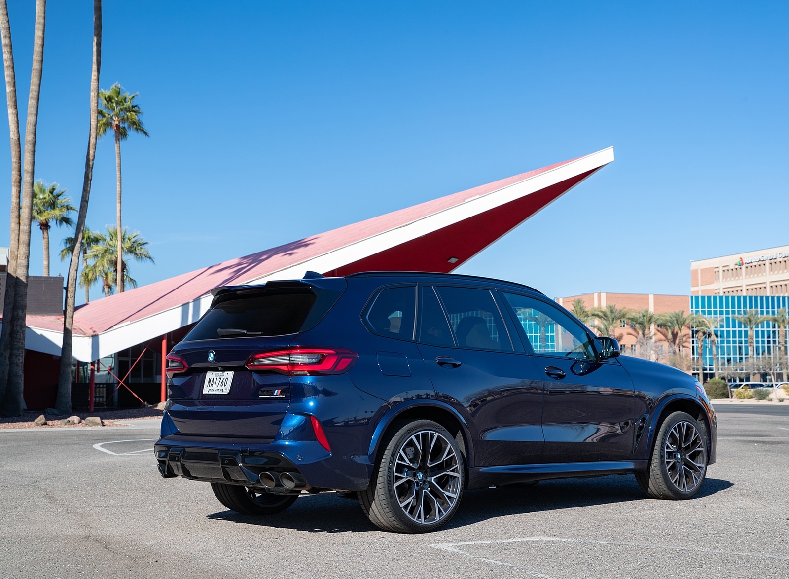 2020 BMW X5 M Competition (Color: Tanzanit Blue Metallic; US-Spec) Rear Three-Quarter Wallpapers #69 of 196